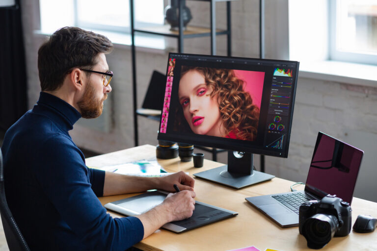 Top Tools for Creating Stunning Social Media Visuals